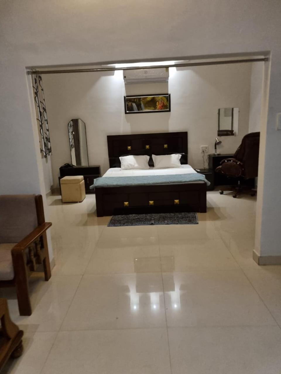 Leela Homestay Jabalpur - Lily - 2 Bhk Luxury Appartment Eksteriør billede