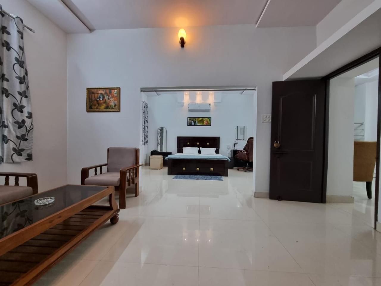 Leela Homestay Jabalpur - Lily - 2 Bhk Luxury Appartment Eksteriør billede