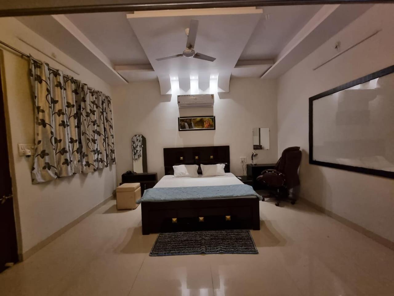Leela Homestay Jabalpur - Lily - 2 Bhk Luxury Appartment Eksteriør billede