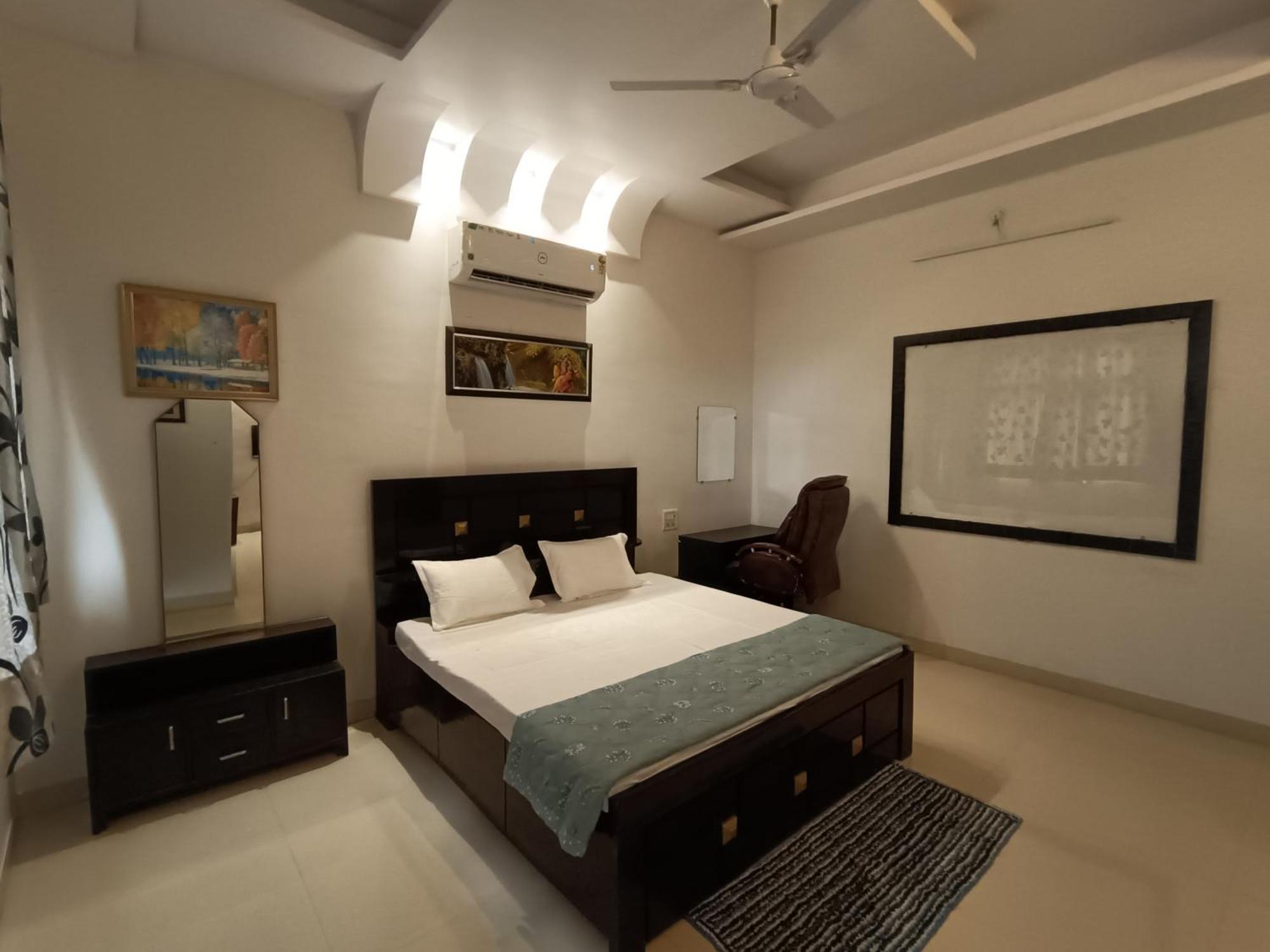 Leela Homestay Jabalpur - Lily - 2 Bhk Luxury Appartment Eksteriør billede