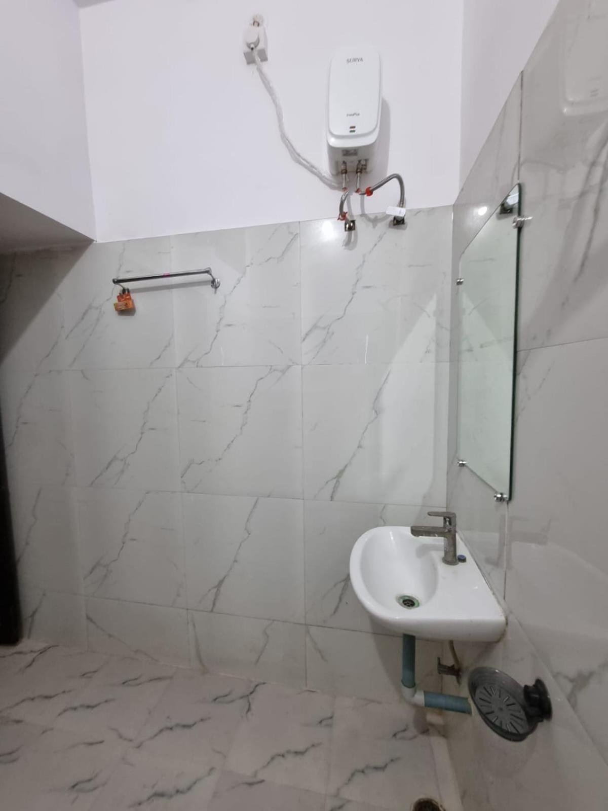 Leela Homestay Jabalpur - Lily - 2 Bhk Luxury Appartment Eksteriør billede